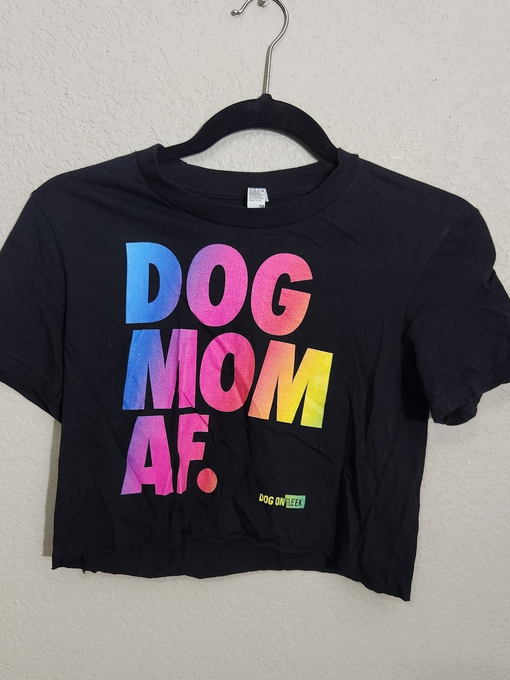 Black "Dog Mom AF" Crop Tee - Multicolor Print